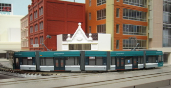 Hiroshima Green Mover, an N scale Siemens Combino low-floor 5-section LRV.